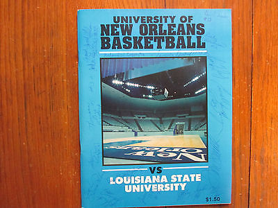 1983 Univ of New Orleans Men's Basketball Program(17 Signed/DON SMITH/TIM PEYTON