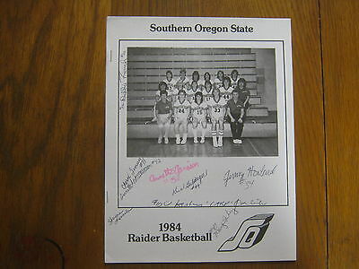 1984  Southern Oregon State Raider  Basketball Program (9 Signers) KRIS  CARLILE
