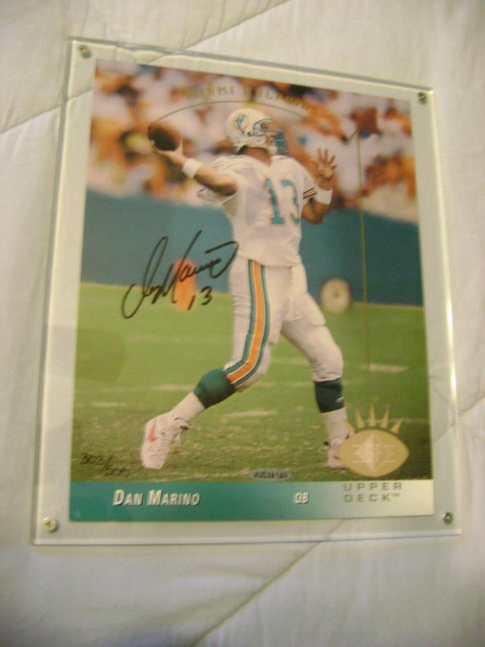 Upper Deck Authenticated 1993 SP Dan Marino Blowup Auto card with COA 303/500