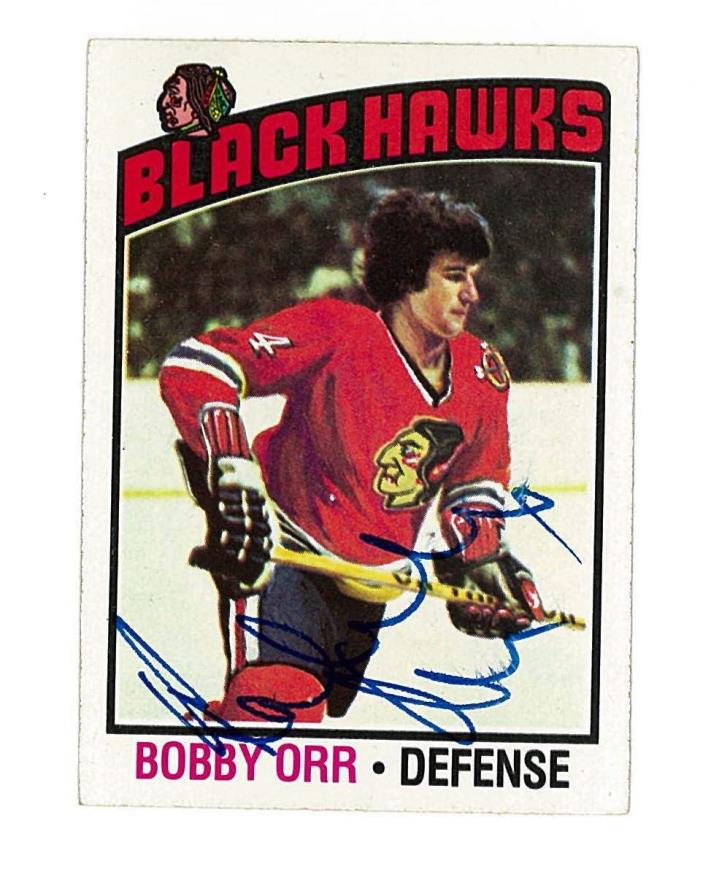 BOBBY ORR 1976 SIGNED BLACK HAWKS CARD TOPPS  AUTOGRAPH IN HAND!!