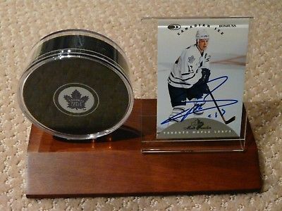 Mats Sundin Toronto Maple Leafs Autographed Card with Puck in Wood holder