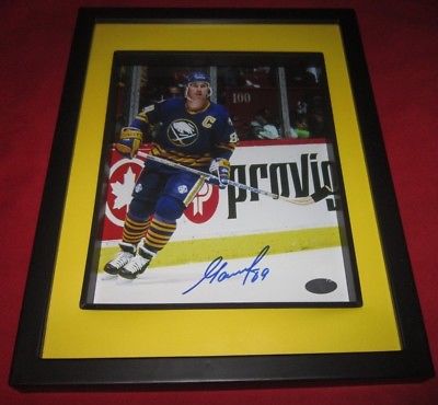 Alexander Mogilny 8x10 Framed SIGNED Buffalo Sabres picture  SPORT AUTHENTIX