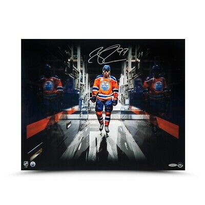 Connor McDavid Signed Autographed 16X20 Photo 