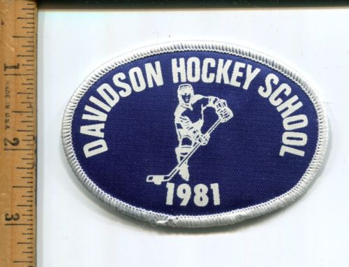 VTG. COLLECTIBLE  DAVIDSON HOCKEY SCHOOL  HAT/JACKET PATCH MINOR HOCKEY? 1981
