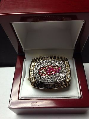 1998 DETROIT RED WINGS STANLEY CUP CHAMPIONSHIP RING HIGH QUALITY WITH WOODEN CA