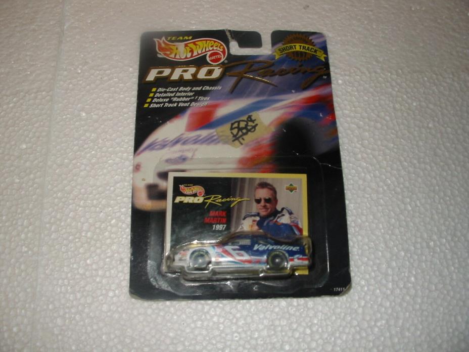 NASCAR 1997 1ST SHORT TRACK EDITION MARK MARTIN #6 CAR AND CARD RACING CHAMPIONS