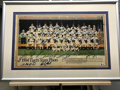 1984 DETROIT TIGERS TEAM PHOTO SIGNED  BY THE WHOLE TEAM & FRAMED, COMPLETE