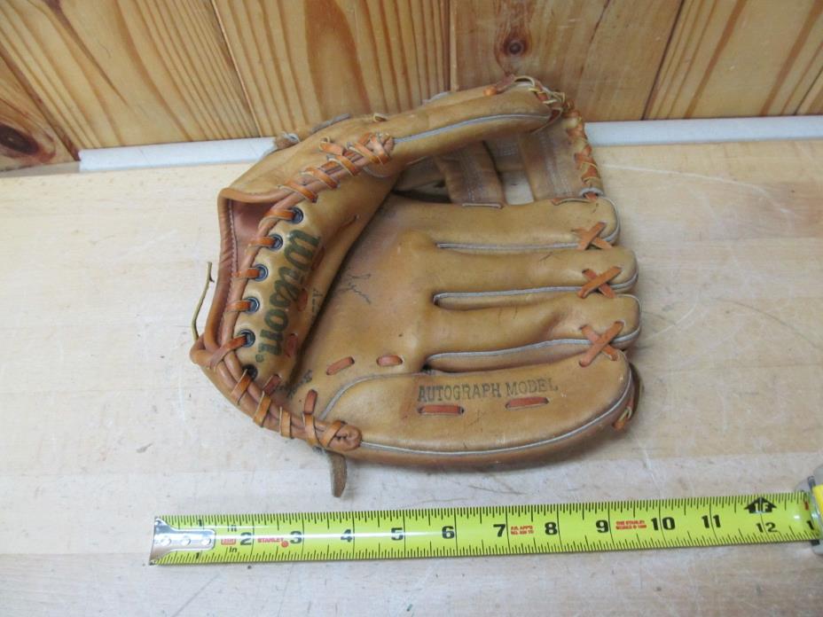 Vintage Wilson Fred Lynn Autograph Model A2260 RH Thrower Baseball Glove