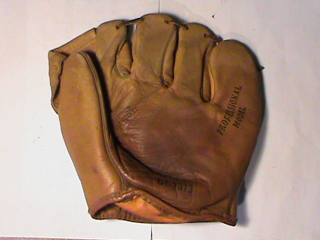 Vintage Baseball Glove Mitt Hand Formed Grease Pocket Professional Model GC1313