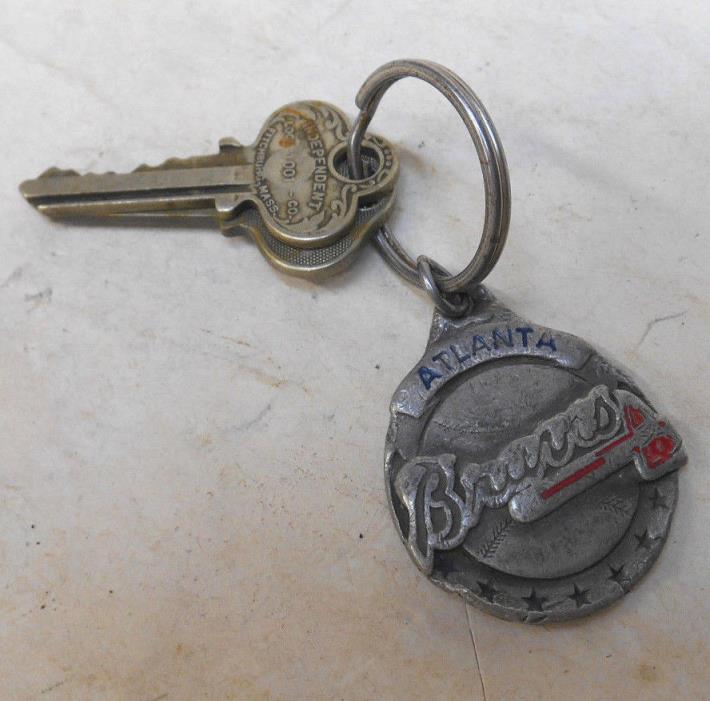 Vintage Atlanta Braves Keychain Keyring Key Chain Ring w 2 Ornate Keys