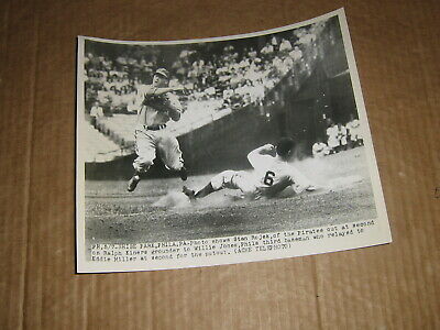 Phillies lot of 4 6x9 1950S-60s newsphotos-eddie Miller, Roberts, Seminick ++