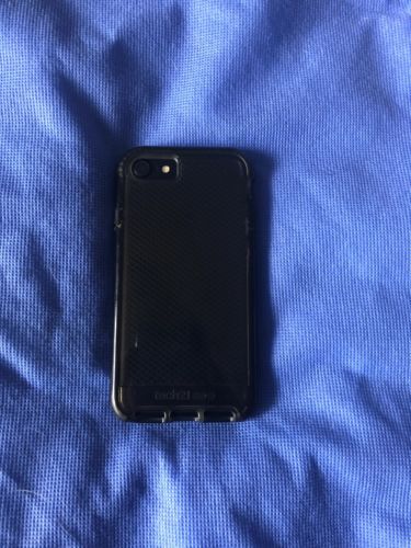 Apple iPhone 7 - 32GB - Black (Unlocked) A1778 (GSM)