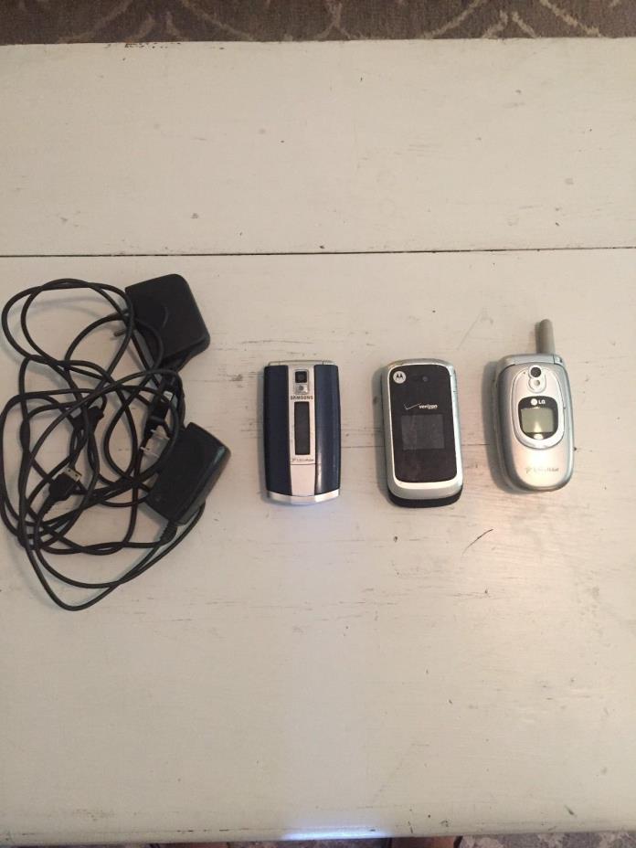 Lot of 3 Flip Phones / Samsung, Motorola & LG All power up and work