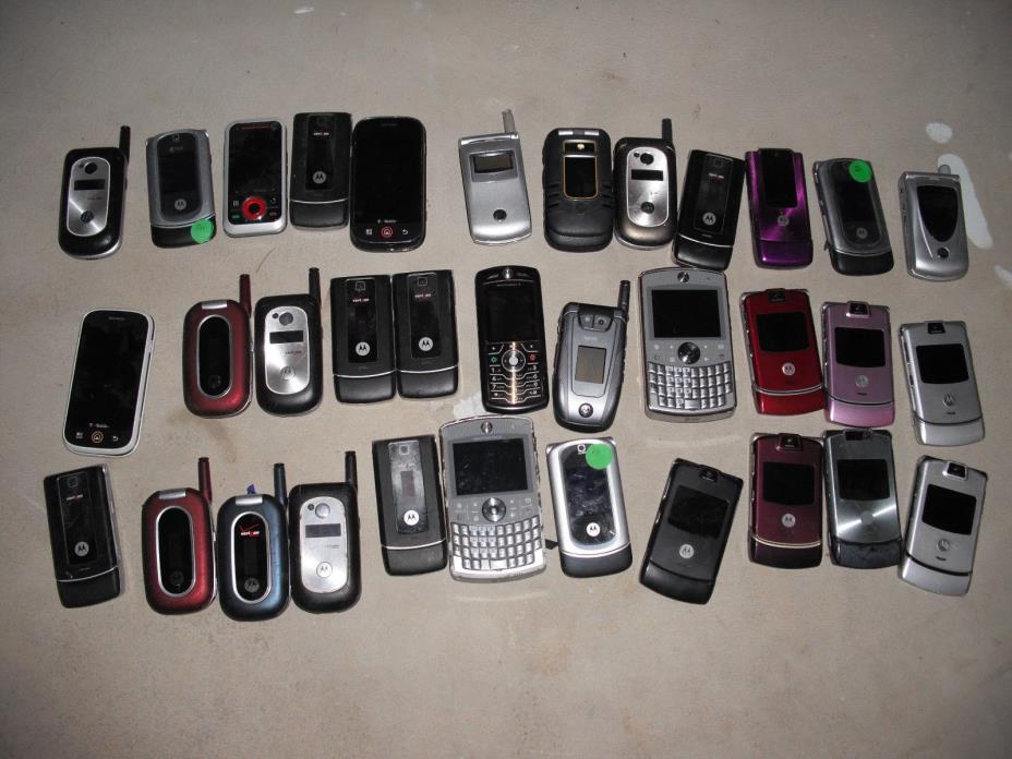 Motorola 34 Phone Lot For Parts AS IS Gold Recovery RAZR
