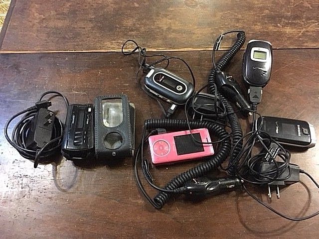 Lot 5 Vintage Used Cell Phones with Chargers Possibly Working Will Turn On