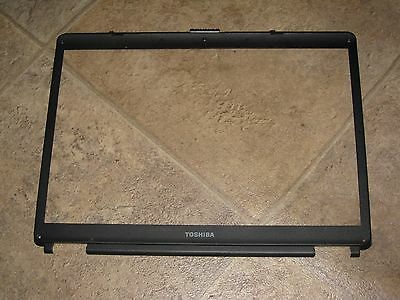 Toshiba Satellite A105-S2141 Front LCD Bezel with Latch V000060010 (E32-05)