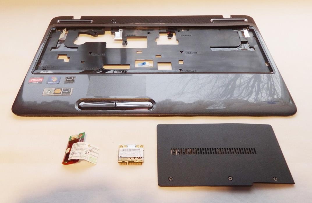 Toshiba Satellite L655D-S5066 Palmrest Service Cover Parts Bundle
