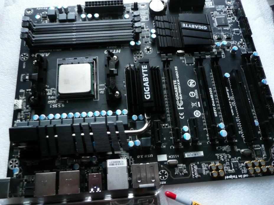 GIGABYTE GA-990FXA-UD3 R5 AMD Motherboard Combo w/ FX 9590 4.7 - 5.0 GHz CPU