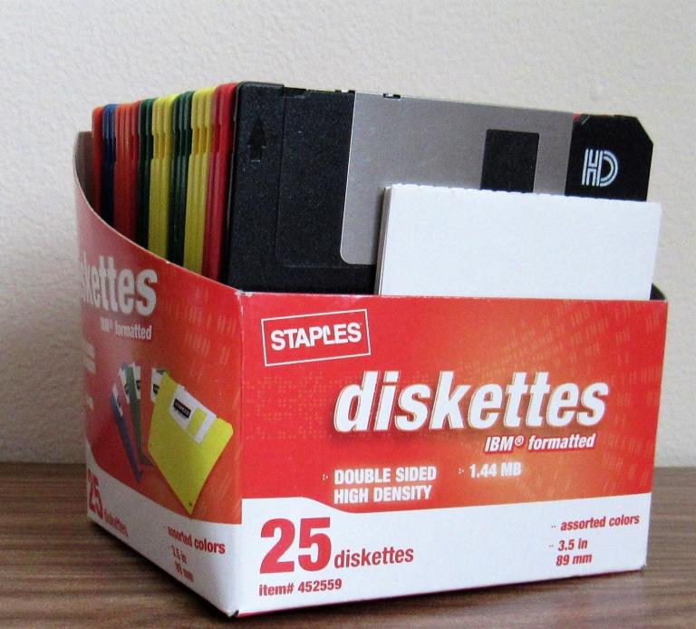 3.5 Inch Diskettes 22 Pack 1.44 MB IBM Windows Formatted Staples Disks