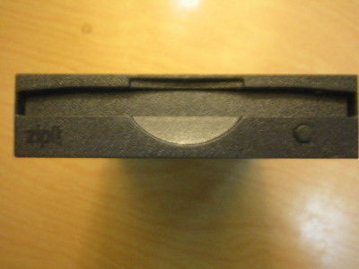 Iomega Z250ATAPI Internal Zip 250 IDE Drive w/ Black Bezel 30472401