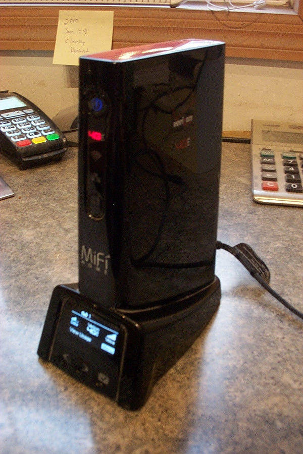 Verizon MiFi Home Phone LTE Internet Router W Power Cord And Battery
