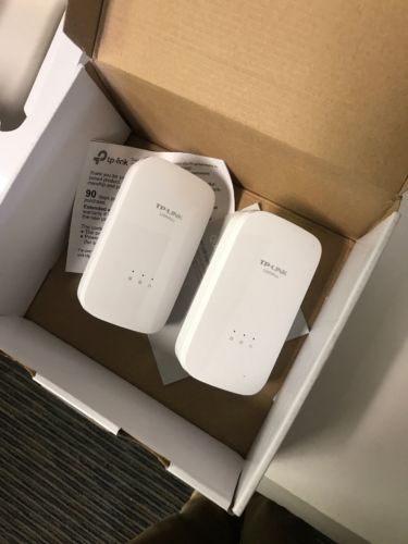 TP-Link AV1200 Gigabit Powerline ethernet Adapter, Power Outlet Pass-through,...