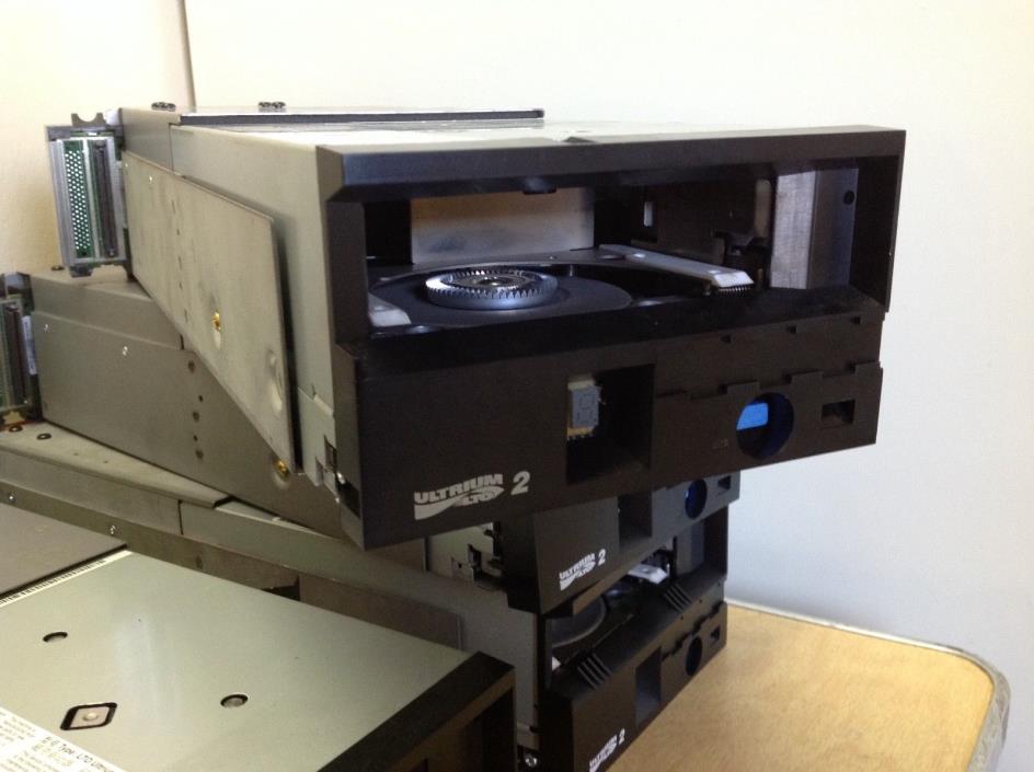 IBM LTO Ultrium 2 tape drive 200/400 gb.
