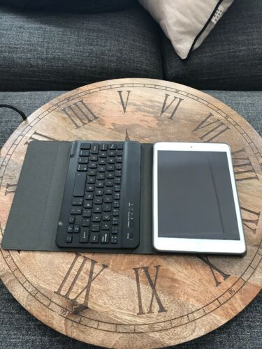 Apple iPad mini 2 16GB, Wi-Fi, 7.9in - Silver With Bluetooth Keyboard Case