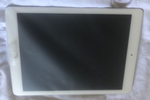 Apple iPad Pro 1st Gen. 32GB, Wi-Fi + Cellular (Unlocked), 9.7in - Silver