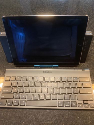 Logitech Keyboard with Stand for Apple iPad 2, 820-005094 EC Works Great Y-R0034
