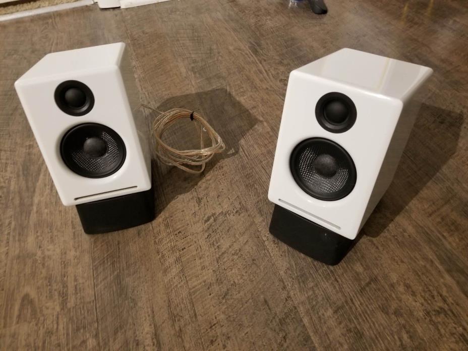 Audioengine A2 White Powered Desktop/Computer Speakers with DS1 stands