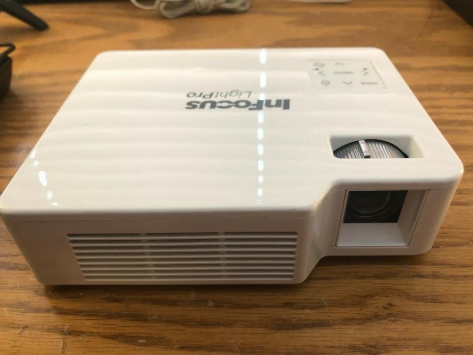 InFocus IN1142 Portable LED Projector - super bright 700 lumens!