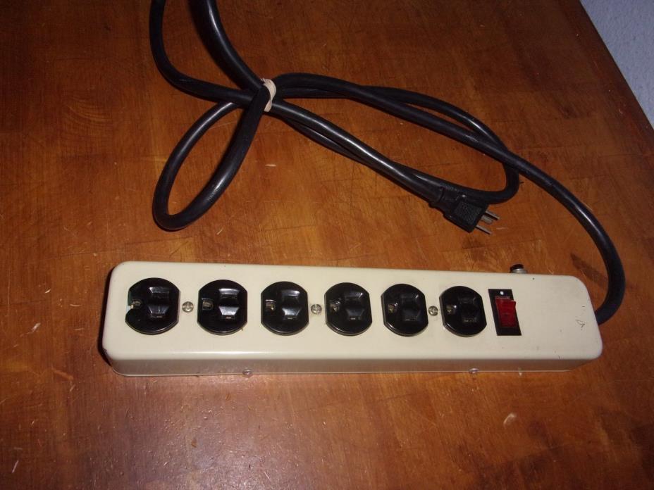 15 Amp 6 Outlet Power Strip with 5.5' 12 AWG cable Circuit Breaker Reset