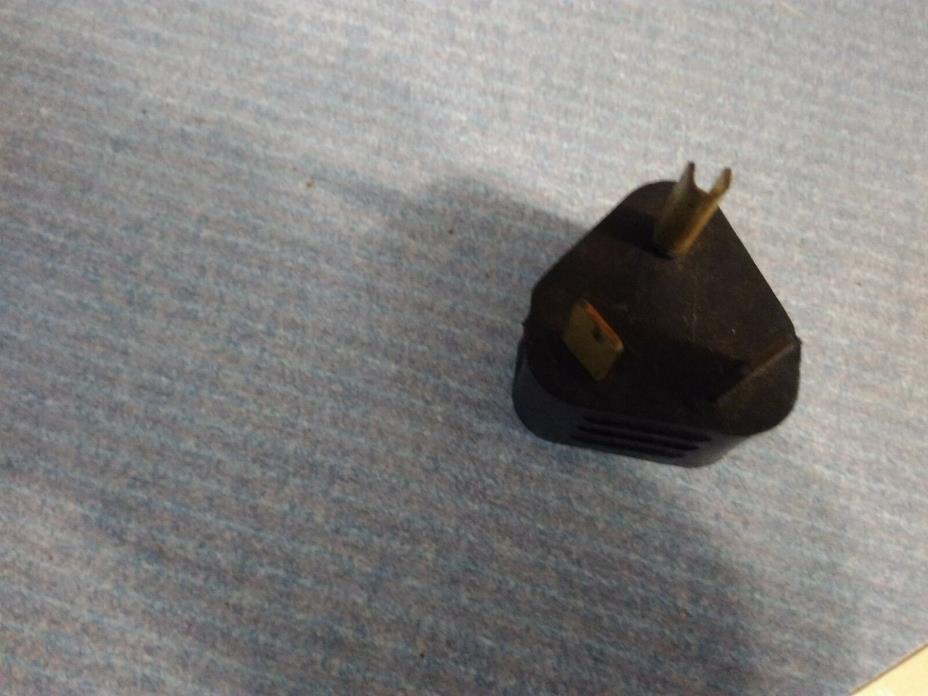 125 volt triangle 15 a 3 prong wall