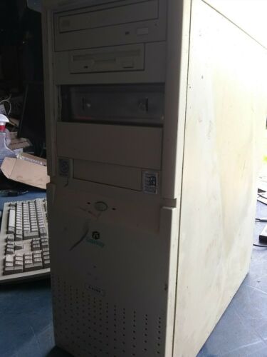 Vintage Gateway Intel Pentium II 400mhz Desktip Computer LPmini-tower TBR 400