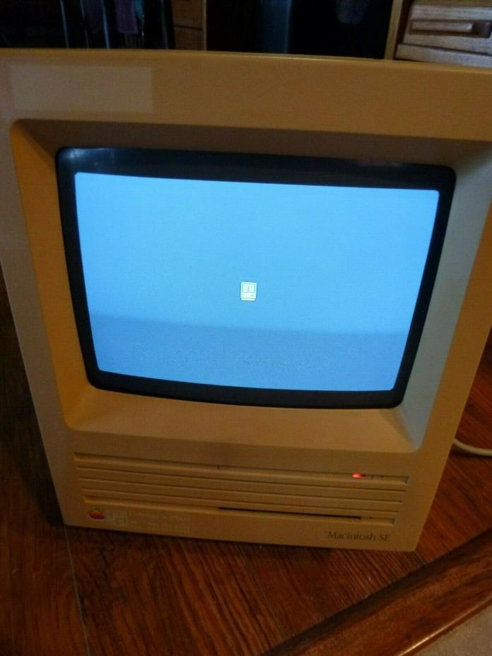Vtg Apple Macintosh SE 1 Mbyte RAM 800K Drive 20SC Computer w/ Soft Case Mac Bag