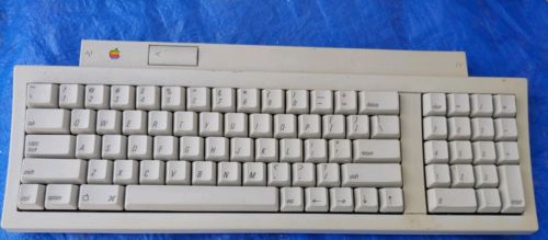 Vintage Apple Extended Keyboard II Model M0487