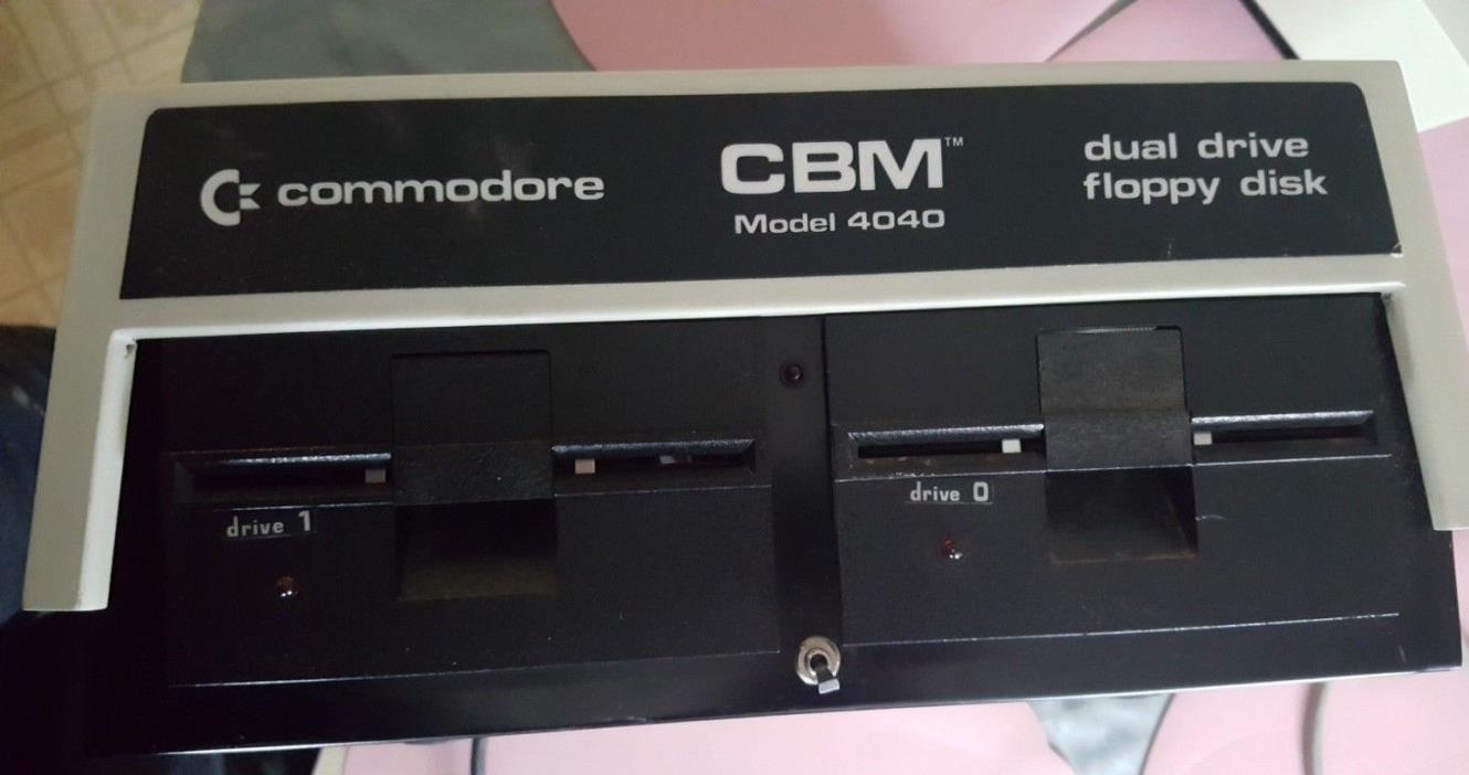 RARE Commodore CBM 4040 Dual IEEE Drive - Powers on - Works! Pet 8032 9000 4032