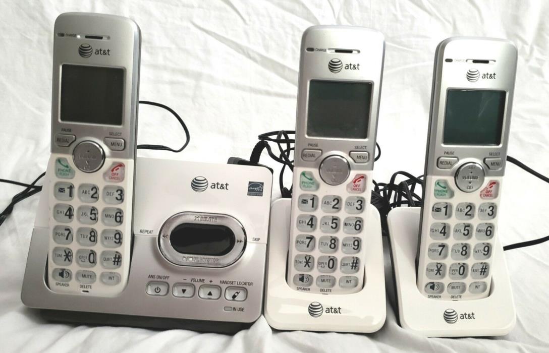 AT&T 3 HANDSET CORDLESS PHONE ANSWERING SYSTEM w BASE EL52303