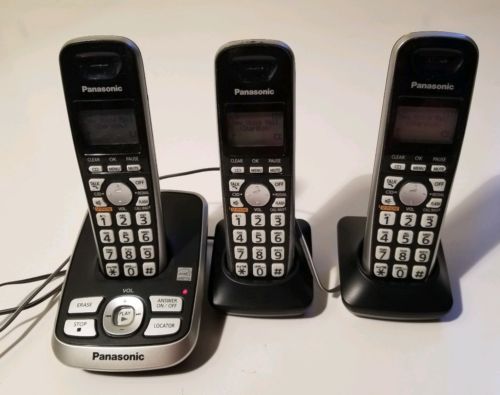 Panasonic phone base, answering machine, with 2 extra phones Kx-Tg4221