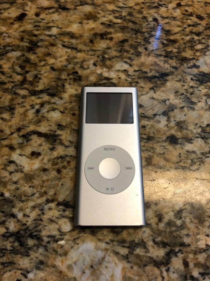 Apple iPod Nano 3rd Generation 2GB - Case Included