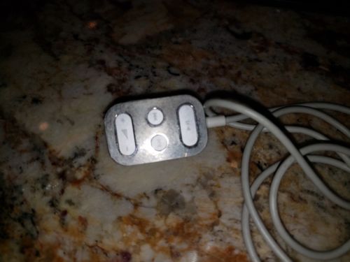 APPLE A1018 WIRED REMOTE CONTROL FOR IPOD CLASSIC 1ST AND 2ND Gen
