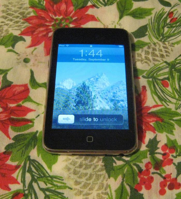Apple iPod touch 2nd Generation (8 GB) #40 GOOD CONDITION. WORKS PERFECTLY.