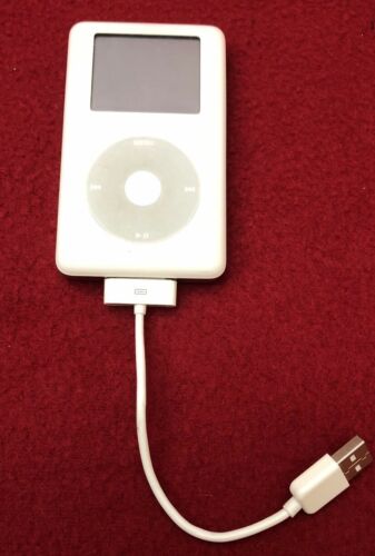 APPLE iPod 4th Gen White 20 GB FOR PARTS ONLY