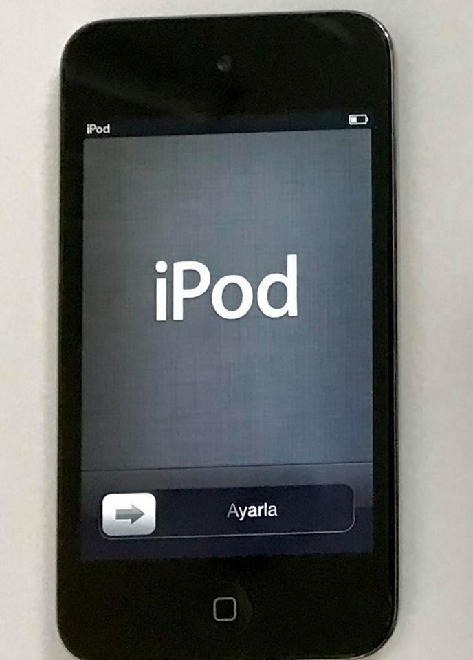 Apple iPod Touch 2nd Generation Black and Silver (8GB)  Model A1367