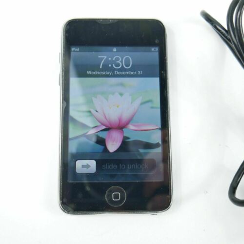 APPLE IPOD TOUCH 2ND GENERATION 8GB PORTABLE MP3 MUSIC PLAYER A1288 BUNDLE GUC