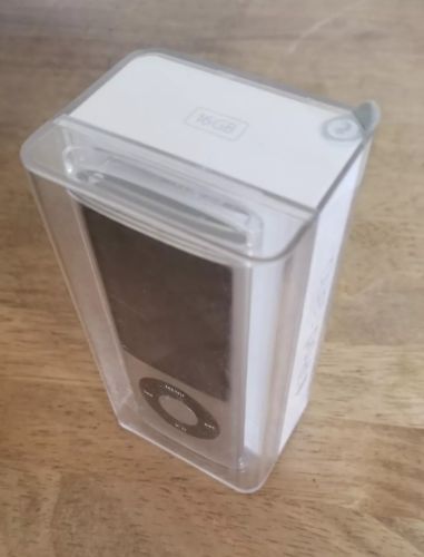Apple iPod nano 5th Generation Silver (16 GB)