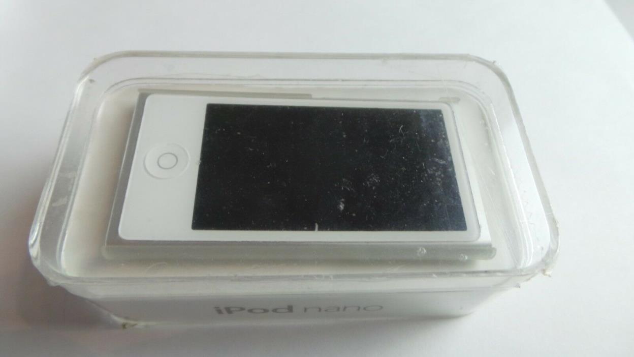 Apple iPod nano 7th Generation White Silver (16 GB) Mint Condition In Box