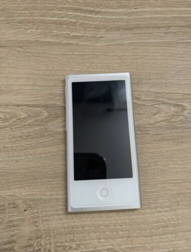 Apple iPod nano 7th Generation Silver (16 GB)