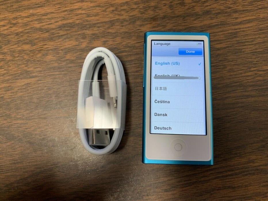 Apple iPod nano 7th Generation Blue (16 GB) Bundle